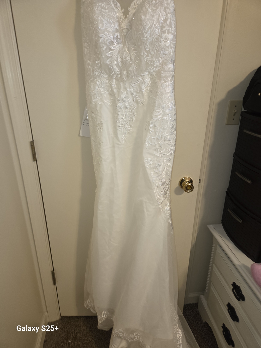 Ivory Lace Appliqué Sleeveless Wedding Dress - Picture 6 of 6